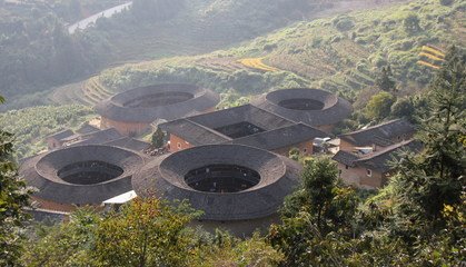 �ͼ�Χ�ݷ�ˮ�Ļ������׿���ѧ