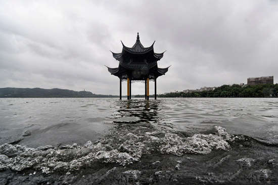 ��ͳ̨֮����Ϯ���Ŵ�̨���쫷�